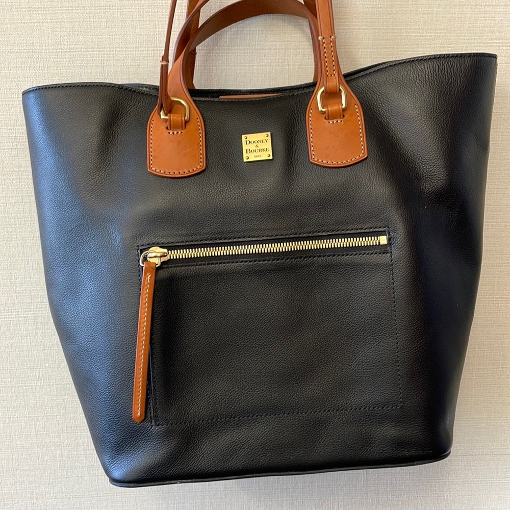 Dooney & Bourke Large Jenny Bag!